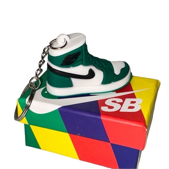 NIKE SB DUNK LOW PRO QS Green/White/Black Key Chain Box Included - Picture 3 of 17
